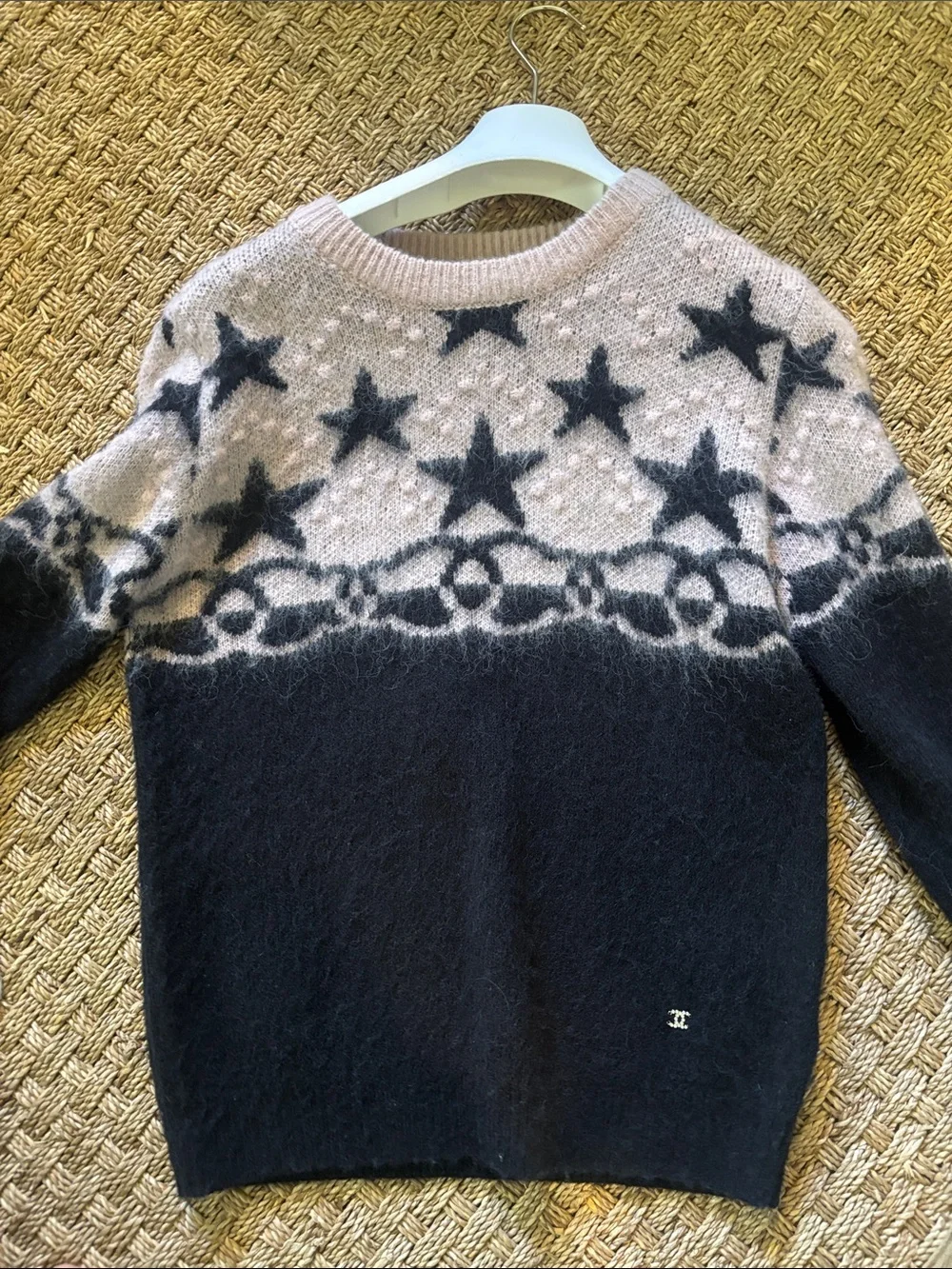 CHANEL Two-Tone Star & Chain Motif Crewneck Sweater - Black & Cream